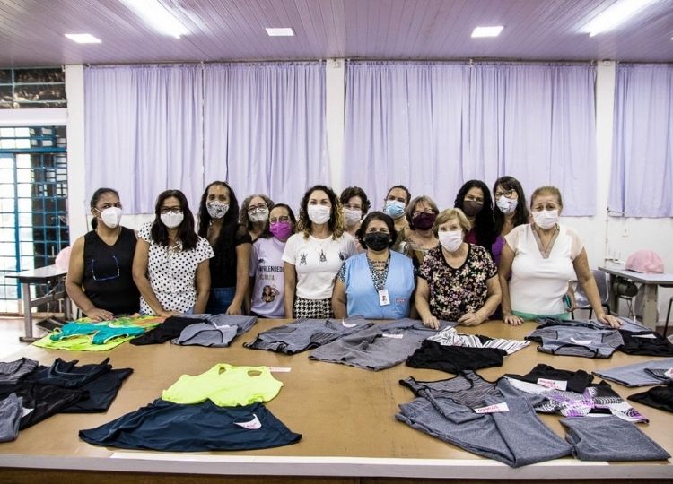 CURSOS PROFISSIONALIZANTES EM MOVIMENTO: Senai e Fundo Social formam primeira turma no segmento de confecções
