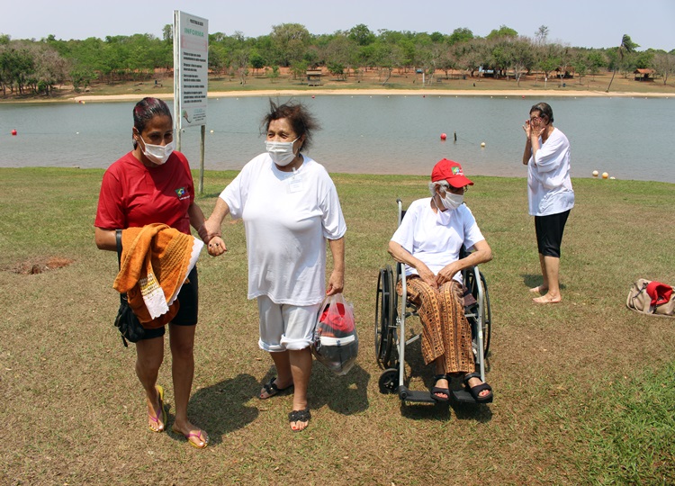 Semana do idoso é comemorada com visita ao Ecolago 