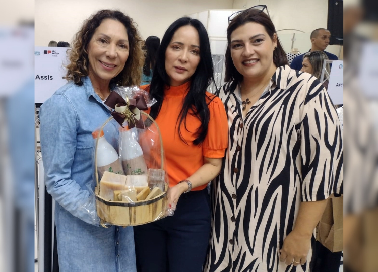 Primeira-dama de Assis participa de ‘Encontro Regional das primeiras-damas e presidentes dos Fundos Sociais Municipais em Marília