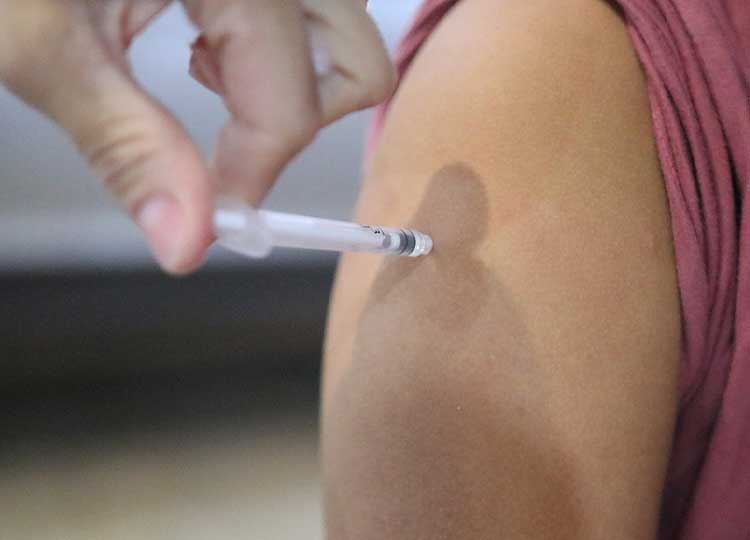 Bivalente já está disponível em todas as unidades de saúde para pessoas com 12 anos ou mais