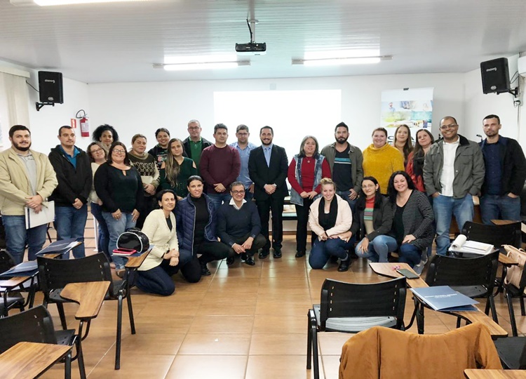 Servidores municipais participam de curso para formação de Agentes de Contratação de acordo com a Nova Lei de Licitações