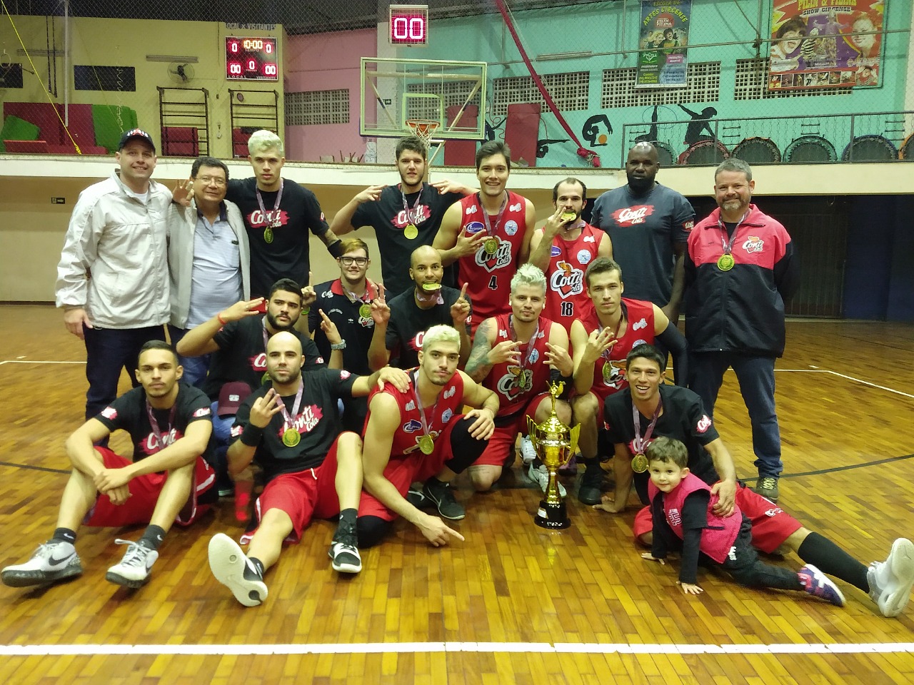 Basquete de Assis recebe premiação em Bauru