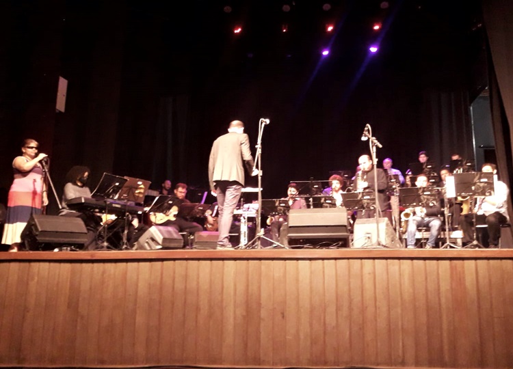CULTURA EM MOVIMENTO: BigBand emociona público no Teatro Municipal ‘Padre Enzo Ticinelli’