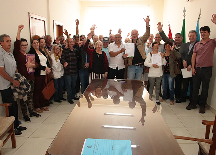 Prefeito José Fernandes anuncia regularização de propriedades do Jardim Rezende