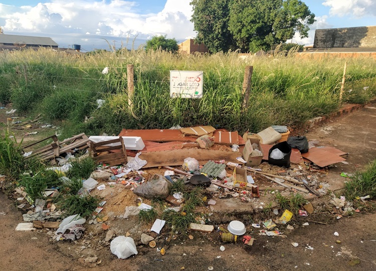 Prefeitura mantém fiscalização e autuações de terrenos com mato alto