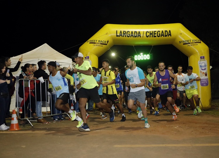 1ª Corrida Noturna no Parque das Águas arrecada 500 kg de Alimentos