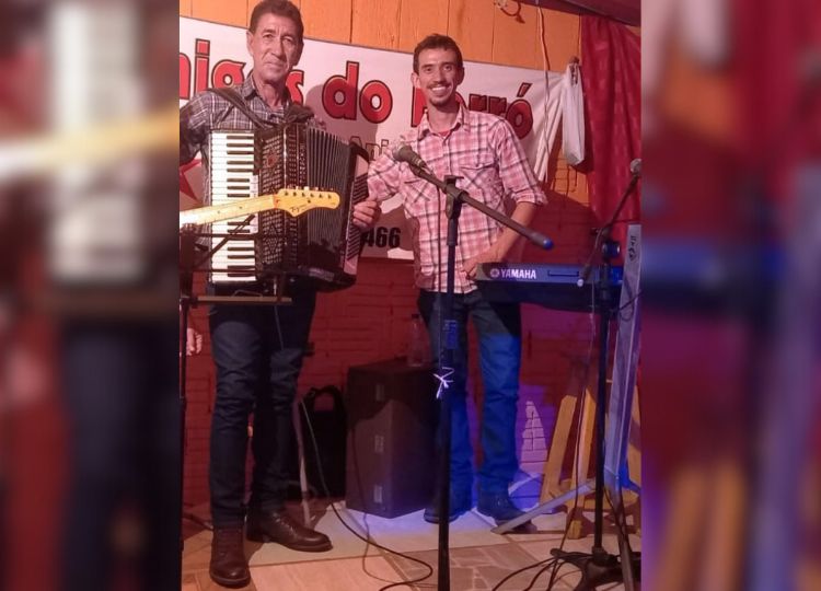 Os ‘Amigos do Forró’ será a atração da Feira da Noite nesta terça-feira, dia 9