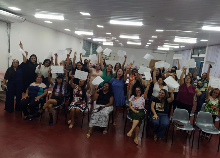 Fundo Social de Solidariedade realiza entrega de certificados da Escola da Moda