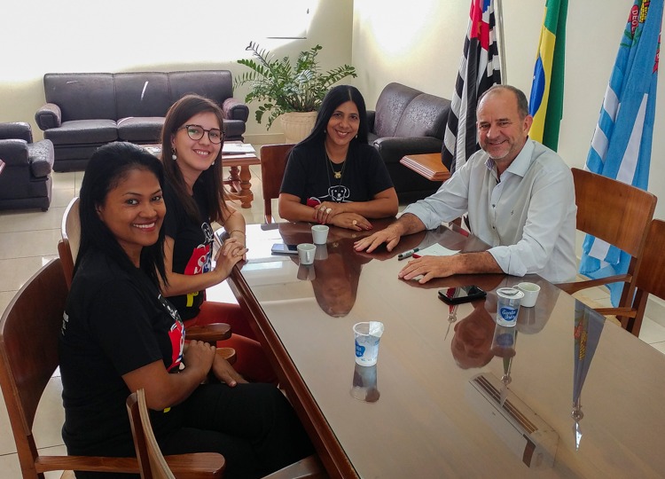 Voluntárias da S.O.S. PETS solicitam melhorias em serviços prestados a animais abandonados