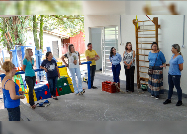 Secretária da Educação e vice-prefeito visitam Centro Fênix