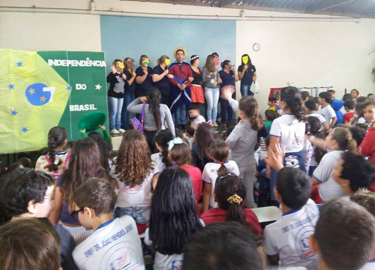 Atividades folclóricas são realizadas com alunos da Escola João Mendes