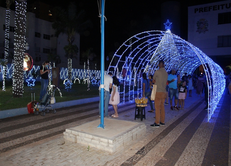 As luzes de Natal já brilham no Paço Municipal