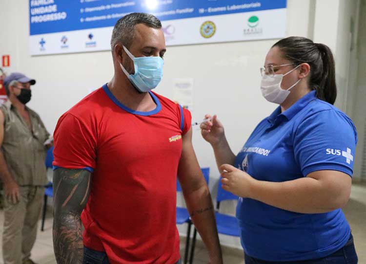 SAÚDE EM MOVIMENTO: Pessoas de 35 anos ou mais já podem tomar a 4ª dose contra COVID-19 partir de segunda-feira, 25