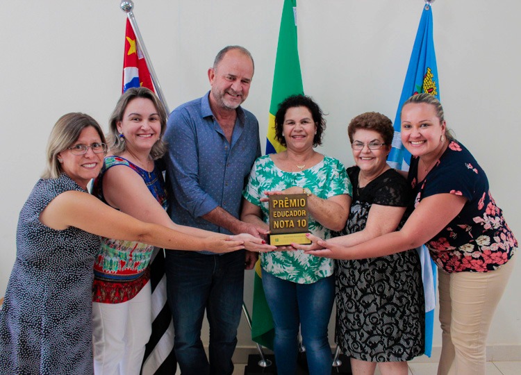 Prefeito de Assis recebe equipe vencedora do Educador Nota 10