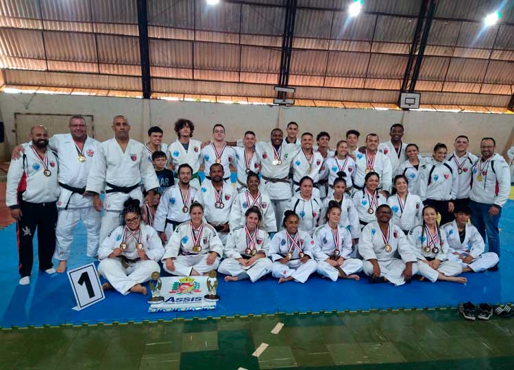 JOGOS REGIONAIS: Assis domina o judô no masculino e feminino