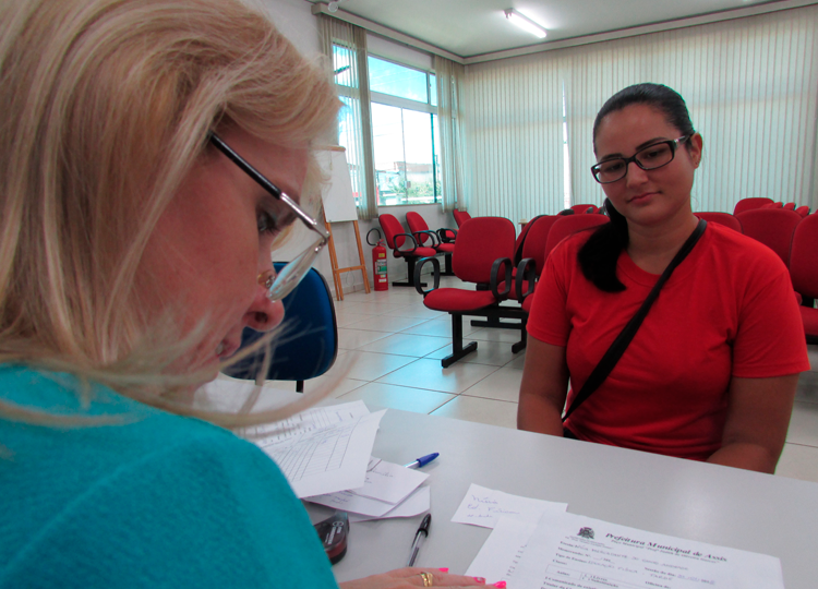 Prefeitura efetiva 142 professores e investe em recursos humanos com valorização do magistério