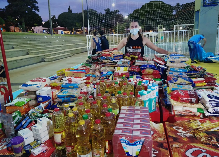 ‘Cesta solidária’ da atleta Gabi Chizzolini arrecada quase meia tonelada de alimentos para o Fundo Social 