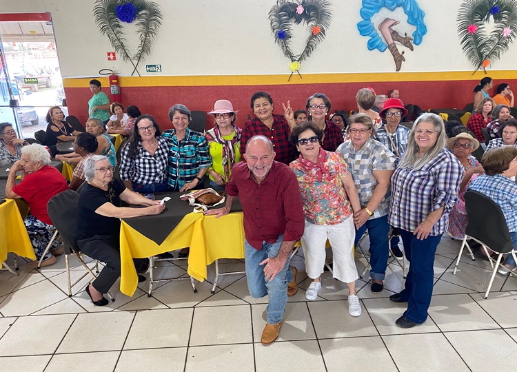 Saúde realiza Festa Junina do Agita Assis no Clube da Terceira Idade