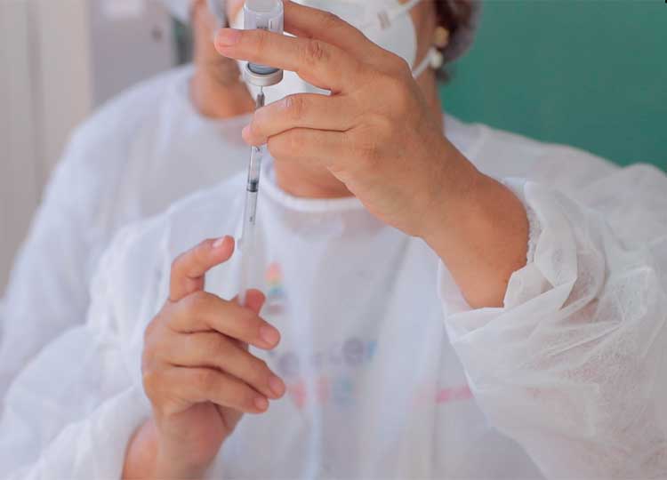 SAÚDE EM MOVIMENTO: Imunizante contra COVID-19 entrará na rotina das salas de vacina a partir do dia 3 de novembro