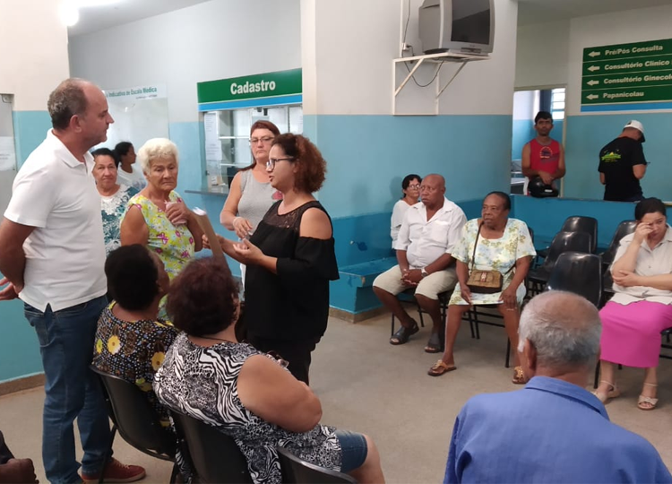 Prefeito José Fernandes visita unidades de Saúde