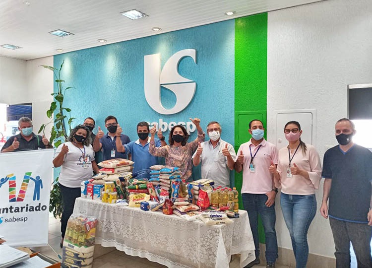 Fundo Social de Assis recebe alimentos, cestas básicas e roupas da Sabesp