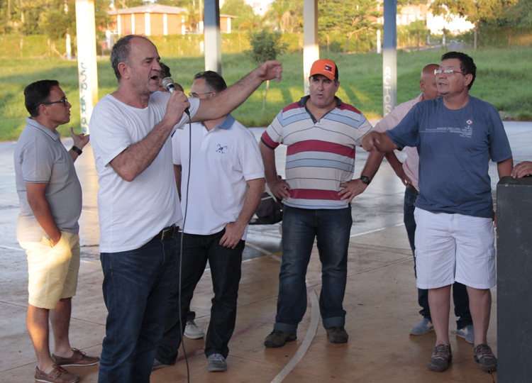 Prefeito realiza reunião com moradores no Assis III