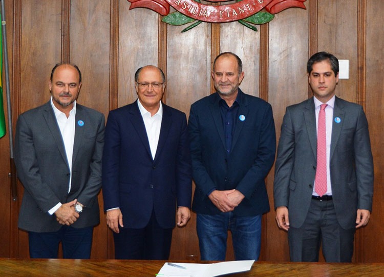 Prefeito José Fernandes assina convênio do Movimento Paulista de Segurança no Trânsito