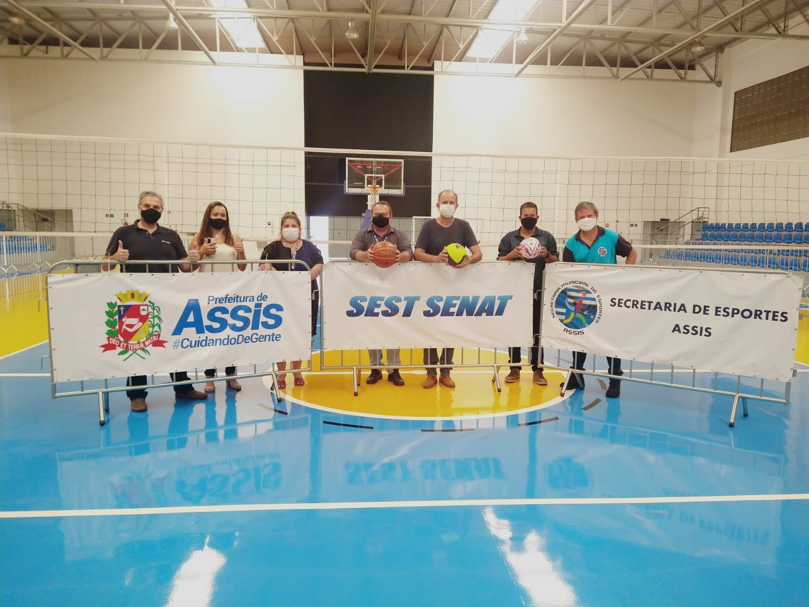 Firmada parceria entre Prefeitura e SEST SENAT para uso da quadra poliesportiva