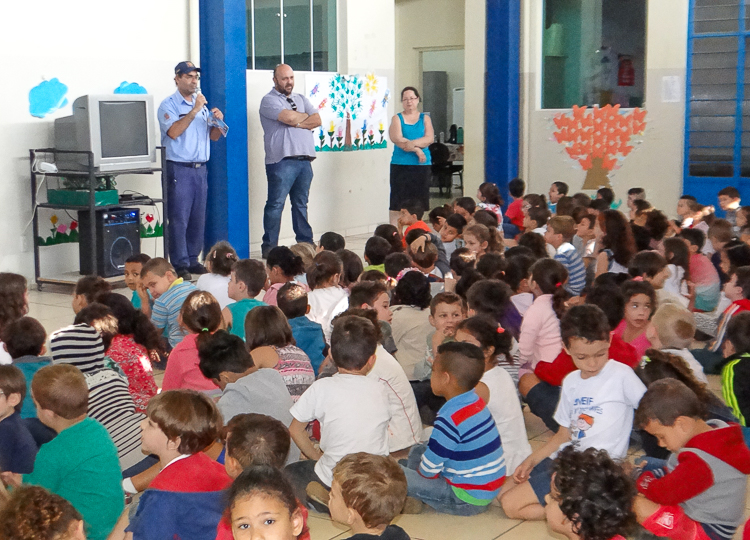 Educação para o Trânsito é tema de palestra em escola municipal