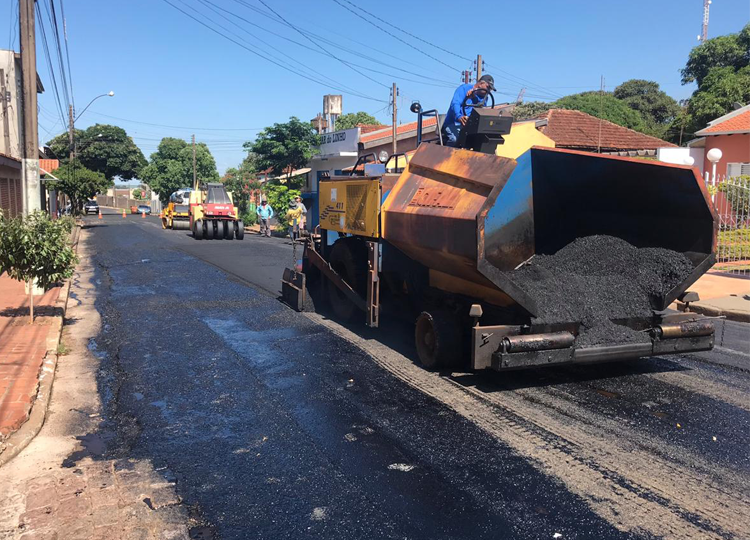 Prefeitura de Assis recapeia Rua Humberto de Campos
