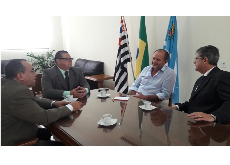Autoridades policiais visitam prefeito de Assis