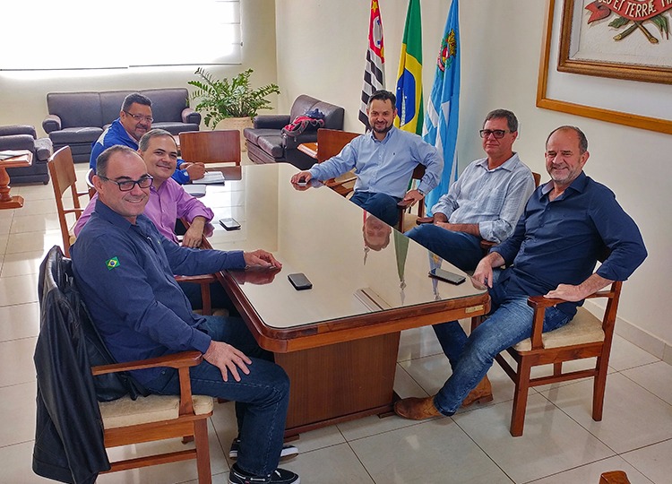 Representantes da APROSOJA Brasil visitam prefeito