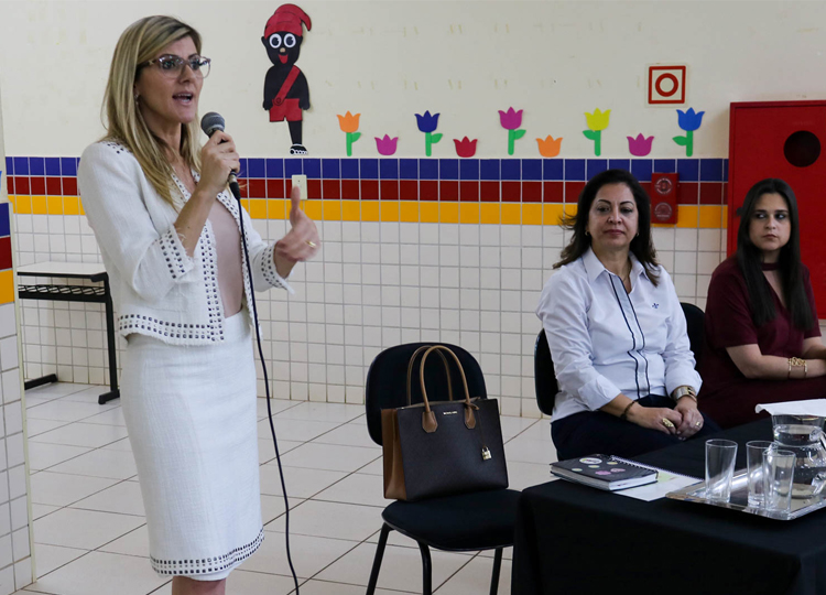 Juíza de Direito orienta mães a regularizarem Certidão de Nascimento de crianças sem registro de paternidade