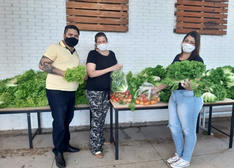 858 kits de hortifrúti serão entregues nesta semana aos alunos matriculados na Rede Municipal de Ensino