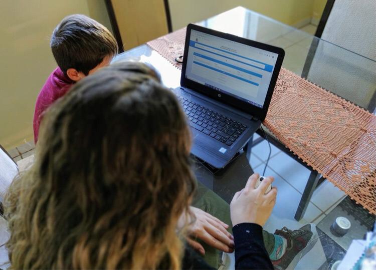 Pais de alunos que não realizam tarefas online são denunciados ao Conselho Tutelar