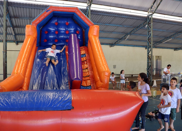 Alunos da EMEF Prof. Firmino Leandro ganham dia de brinquedo após vencerem Gincana do Meio Ambiente