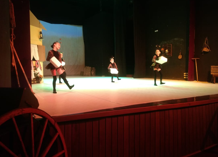 Teatro Municipal recebe peça “Lise e a fazenda” com alunos da Rede