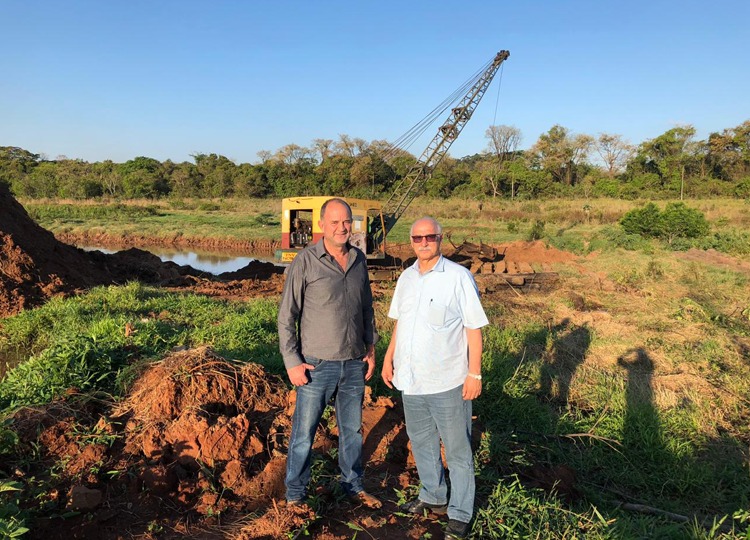 Prefeito, secretário de Obras e presidente da ACIA visitam obras de novo Parque em Assis