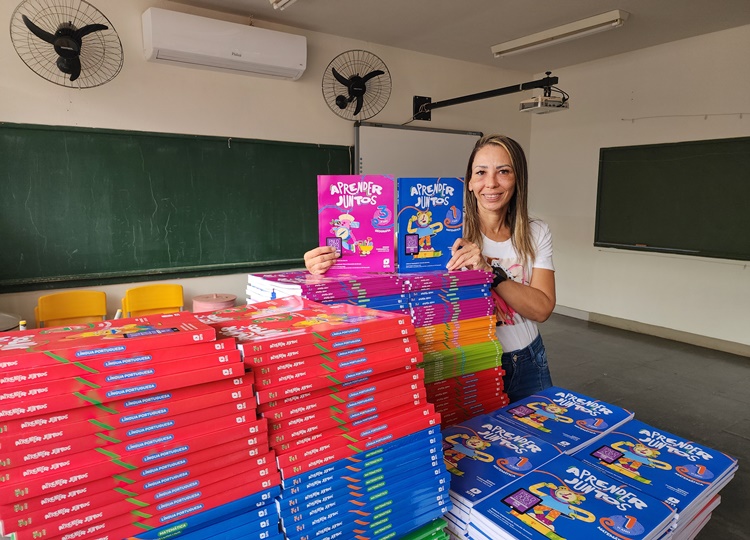 Educação inicia entrega de material escolar para o ano letivo de 2024