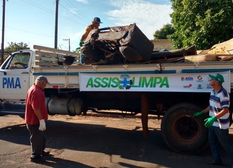 Caminhão do Assis + Limpa volta para combater Aedes aegypti, transmissor da Dengue