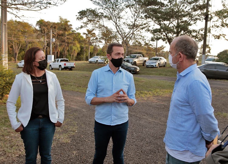 Prefeito e secretária do Meio Ambiente apresentam pleitos ao secretário Estadual de Agricultura
