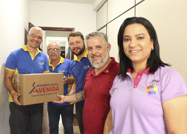Rotary Club Assis do Vale doa mais de 60 cestas básicas à Assistência Social