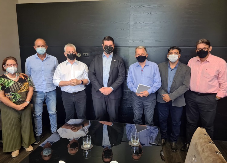 COVID-19: José Fernandes, Oscar Gozzi e demais prefeitos da região solicitam a reabertura de leitos no Hospital Regional em audiência realizada na Capital