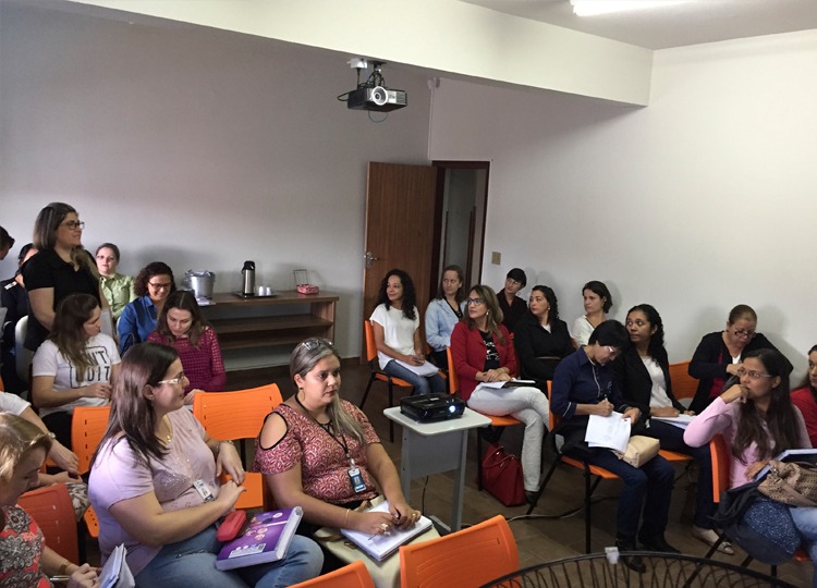 Técnicos da Assistência Social de Assis e região participam de oficina socioeducativa