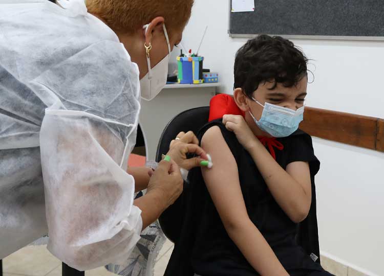 Crianças de 5 a 11 anos já podem tomar a dose de reforço contra COVID-19