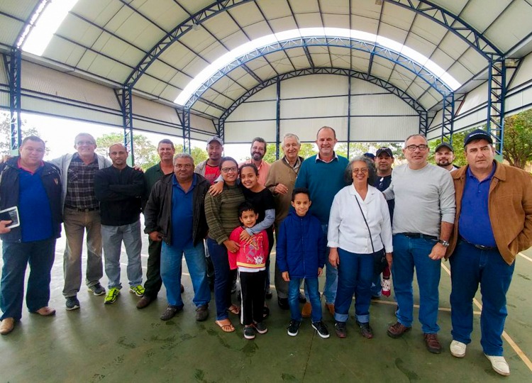 Moradores do Jardim Paraná discutem com prefeito e vice melhorias para o bairro