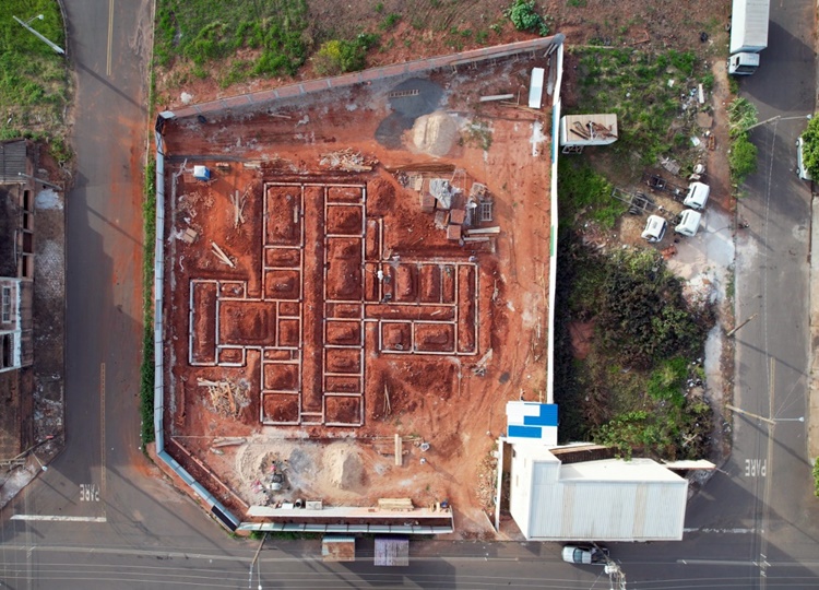 Obras da ESF do Parque Universitário avançam rapidamente em Assis