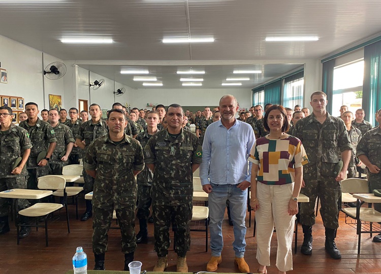 Gestão Presente: Prefeito e secretária da Saúde fazem visita especial ao Tiro de Guerra de Assis