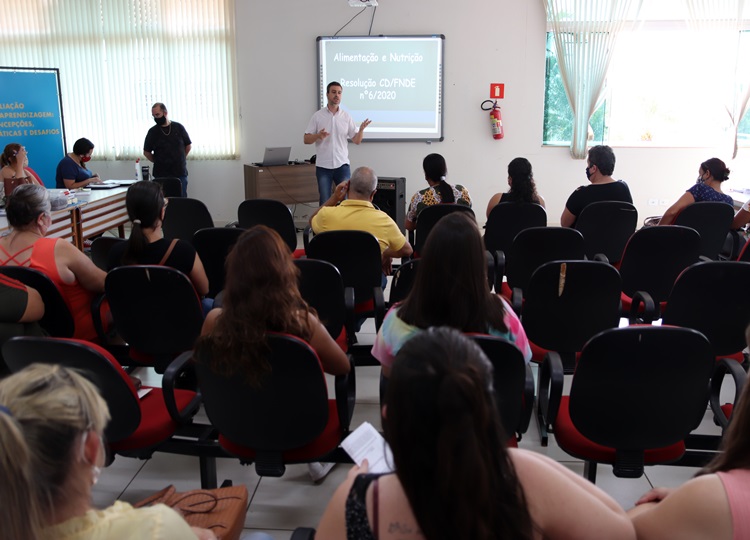 Educação promove encontro com merendeiras visando retorno das aulas presenciais nas creches no próximo dia 5