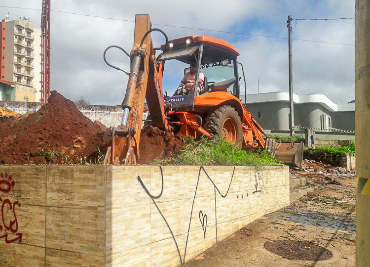 Prefeitura realiza 4ª abertura de passagem em ruas de Assis